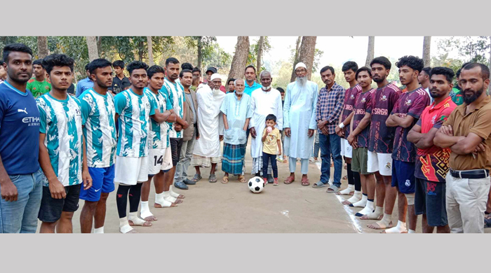 গোয়ালন্দ পৌরসভার ৮নং ওয়ার্ডে ফারুক স্মৃতি মিনিবার ফুটবল টুর্নামেন্ট উদ্বোধন